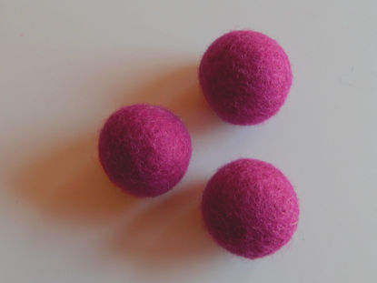 Bild von Filzkugel magenta 68 an Lager